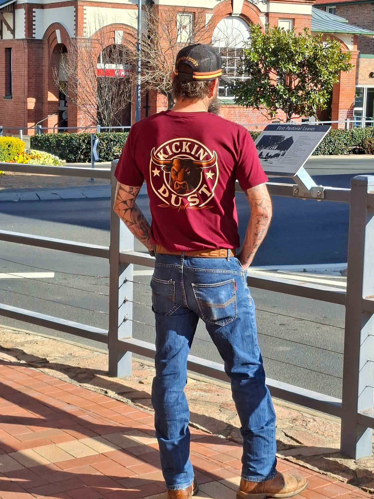 Kickin Dust t-shirt ( maroon mens )