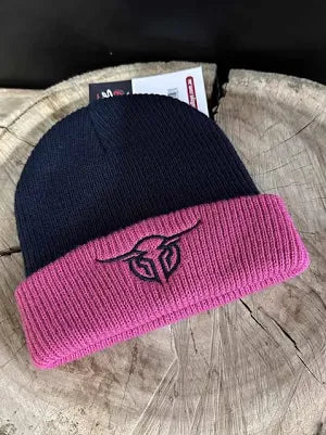 2 colour beanie with turn up band ; Embroidered Bullzye logo