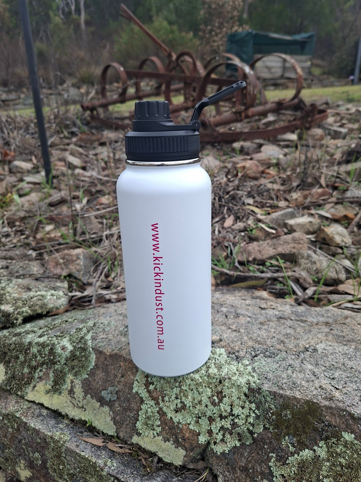 KICKIN DUST DRINK BOTTLE