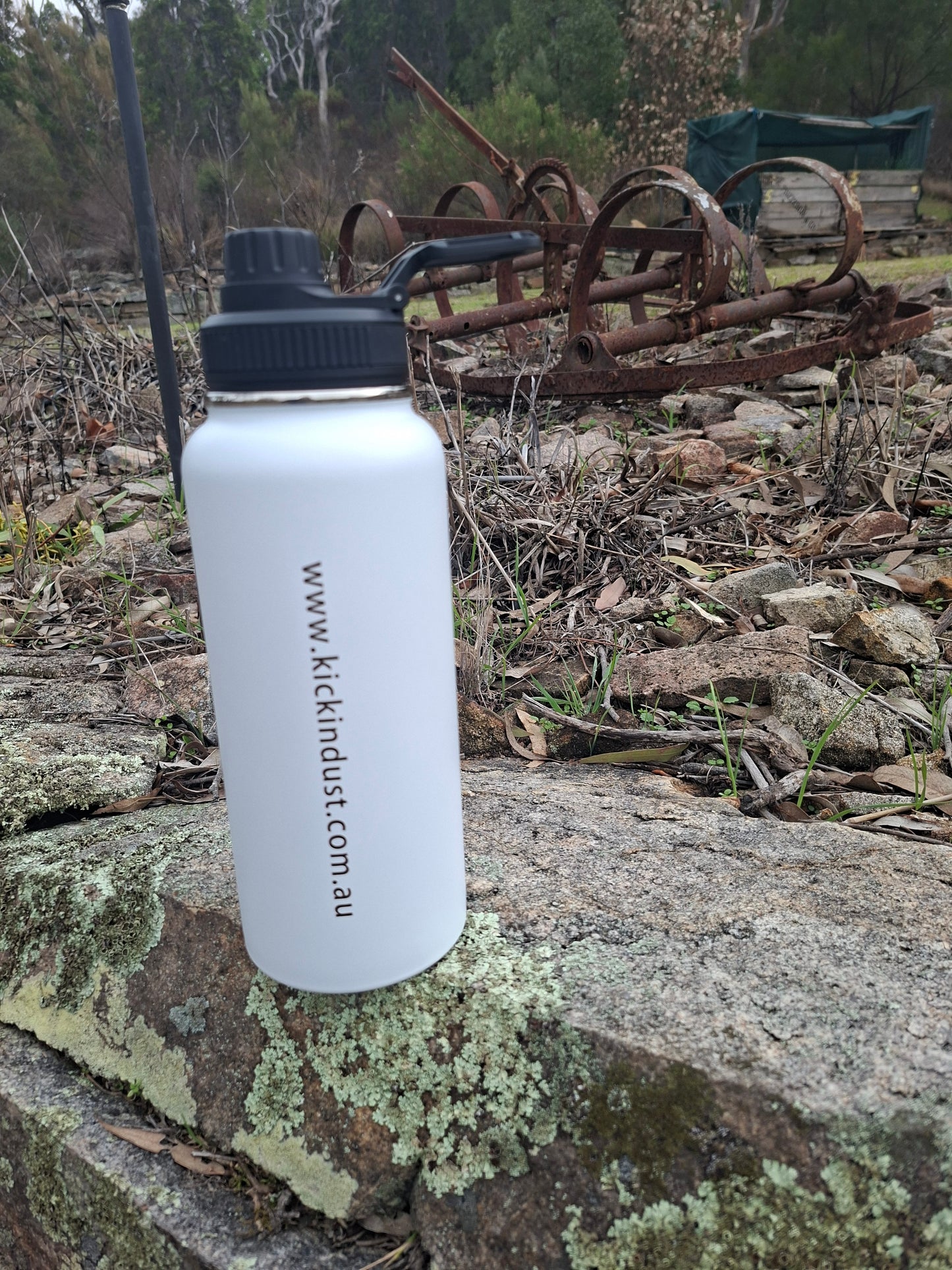 KICKIN DUST DRINK BOTTLE