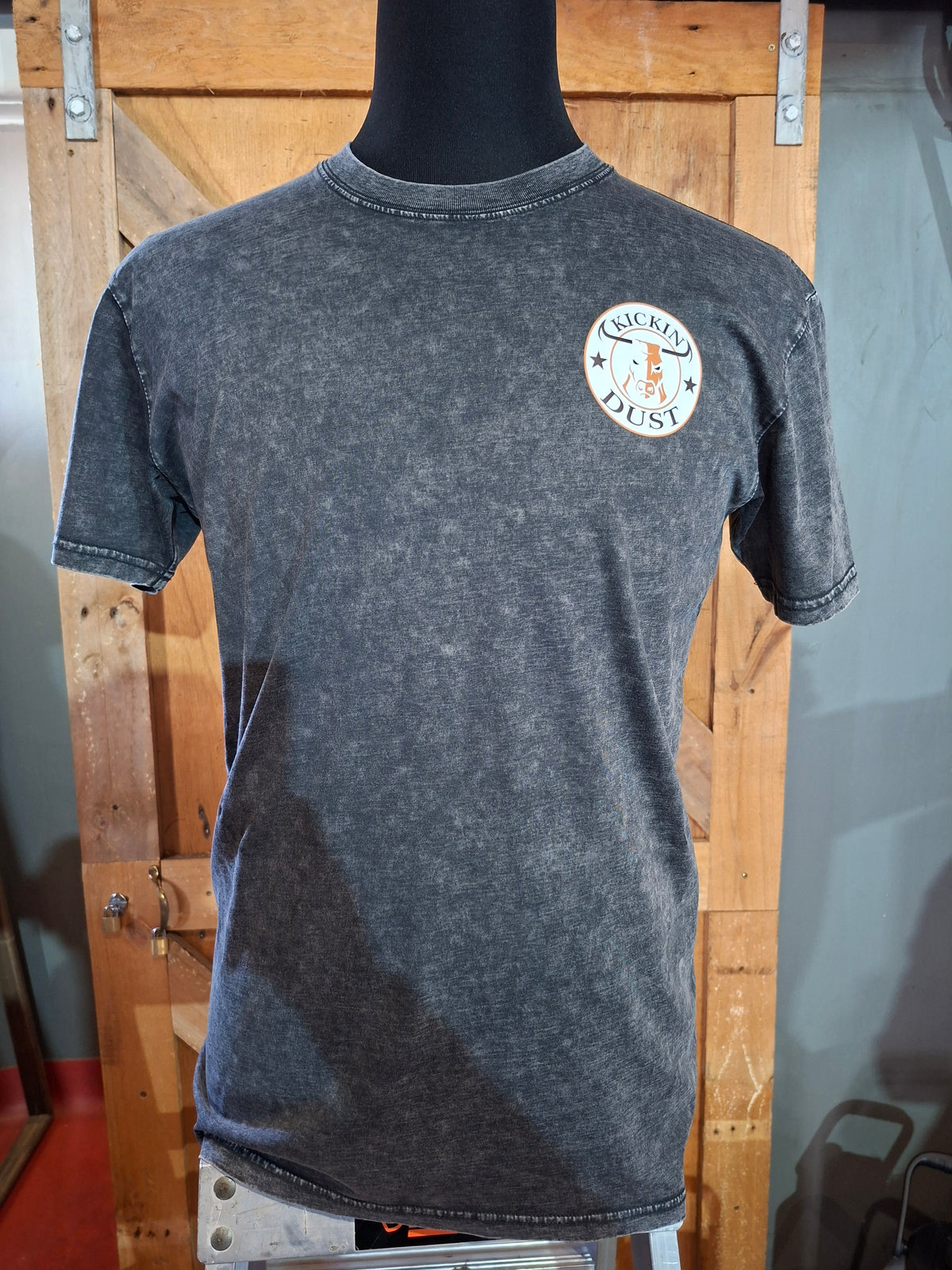 kickin dust t-shirt ( grey wash white logo )