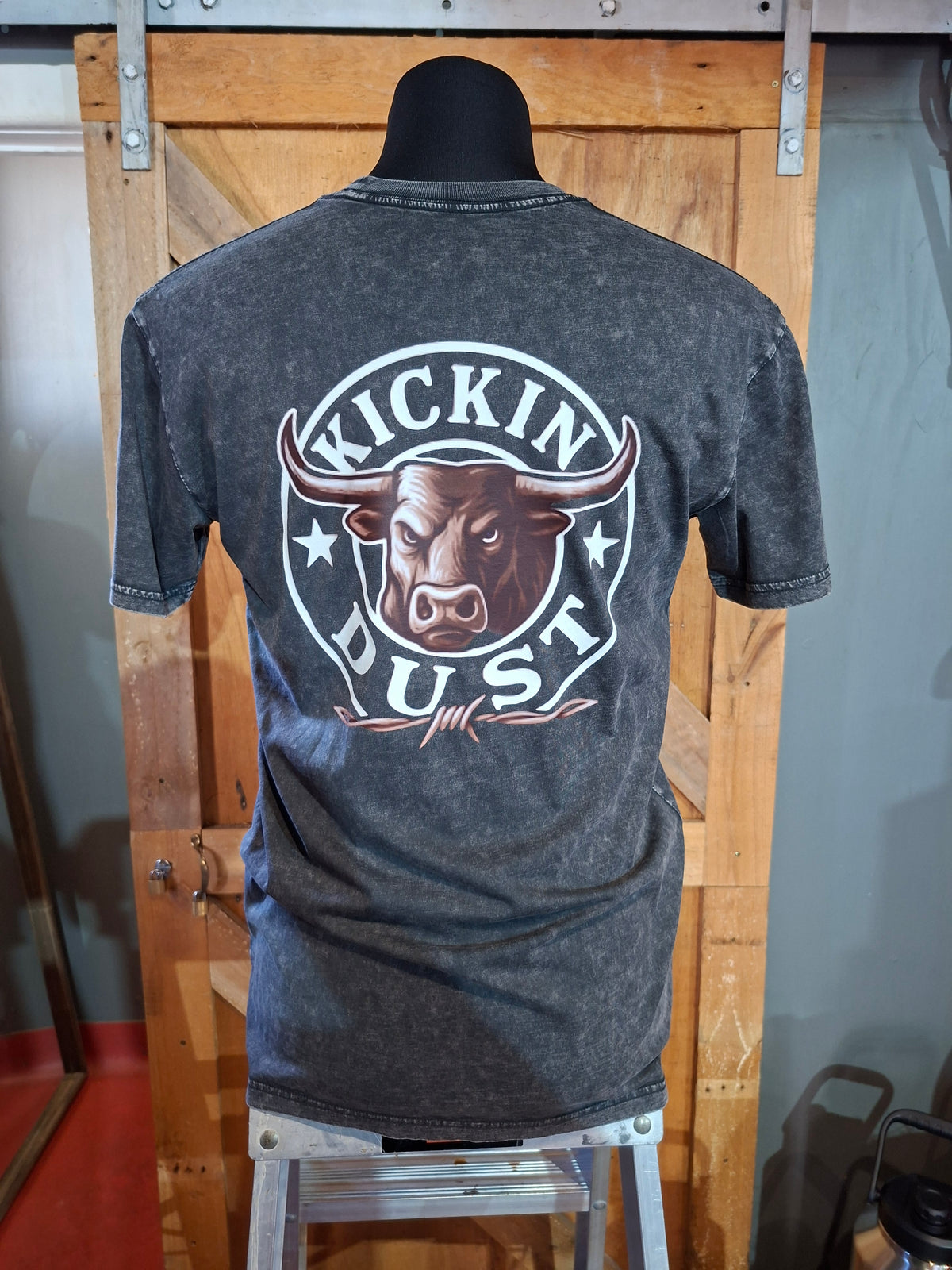 kickin dust t-shirt ( grey wash grey bull logo )