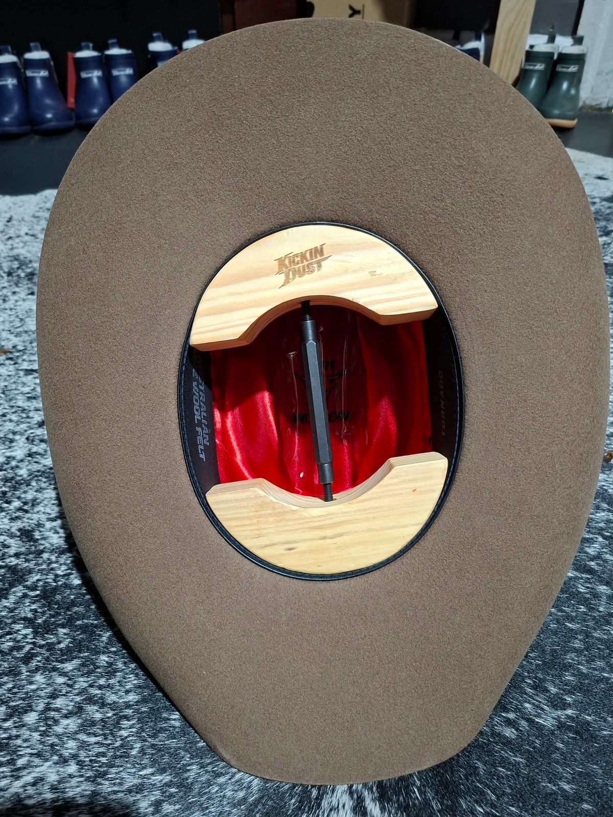 kickin dust hat stretcher