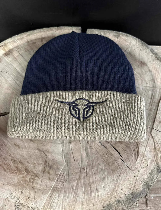 2 colour beanie with turn up band ; Embroidered Bullzye logo